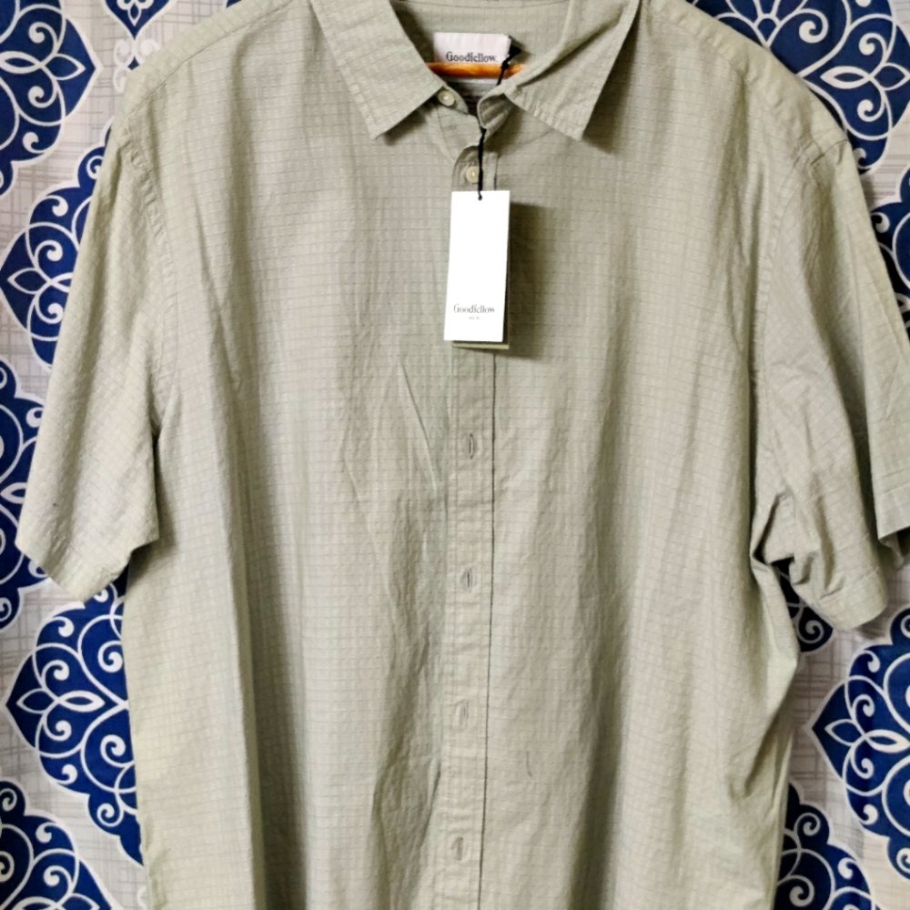 NWT Men's button down short sleeves